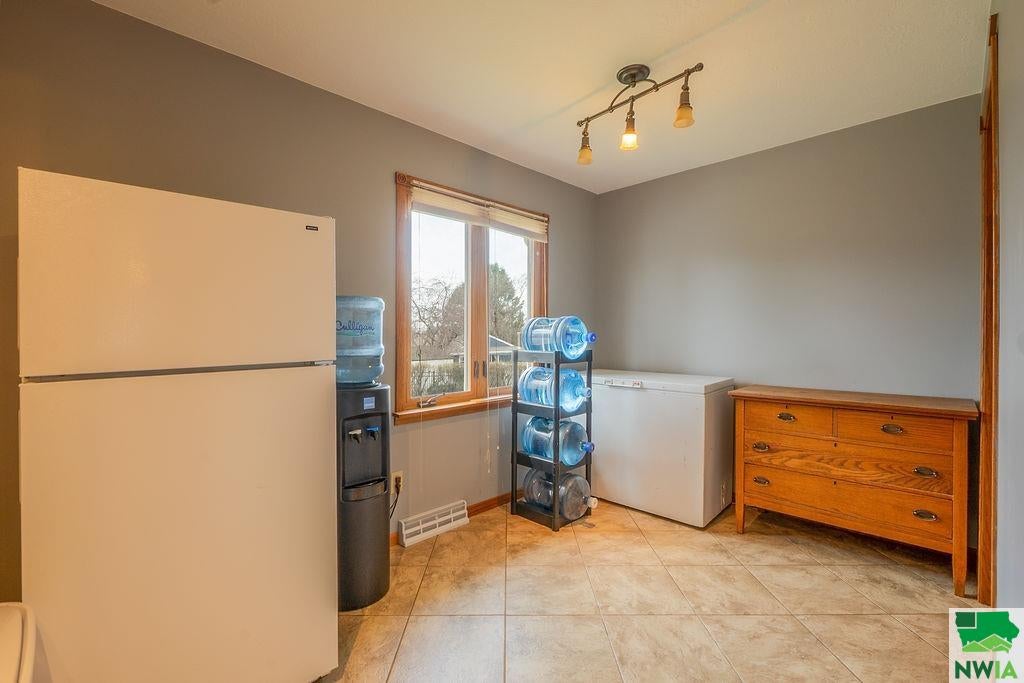 38 Prospect Street Southwest Le Mars, IA 51031 - Photo 16 of 24 Gallery Image 16