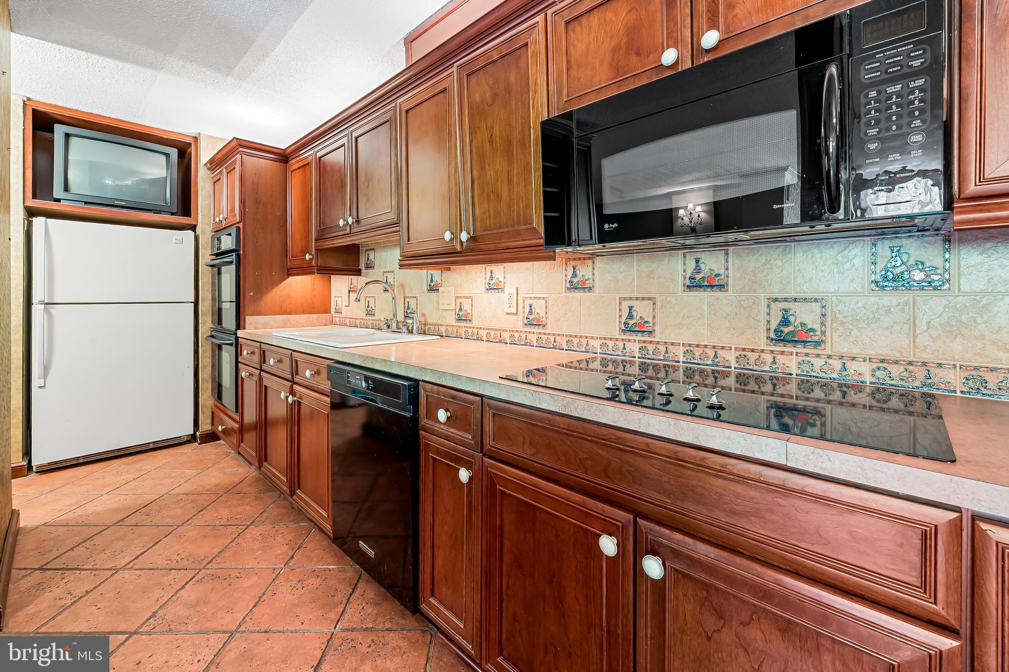 111 Hamlet Hill Road, Unit 213 Baltimore, MD 21210 - Photo 12 of 25 Kitchen