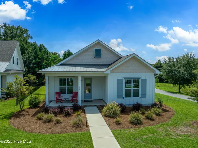 $644,500 | 332 Cornubia Drive, Castle Hayne, NC 28429
