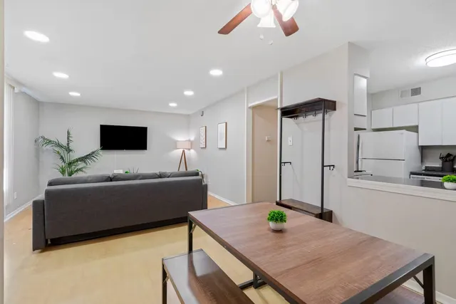 $85,000 | 108 North Belvedere Boulevard, Unit 18, Memphis, TN 38104