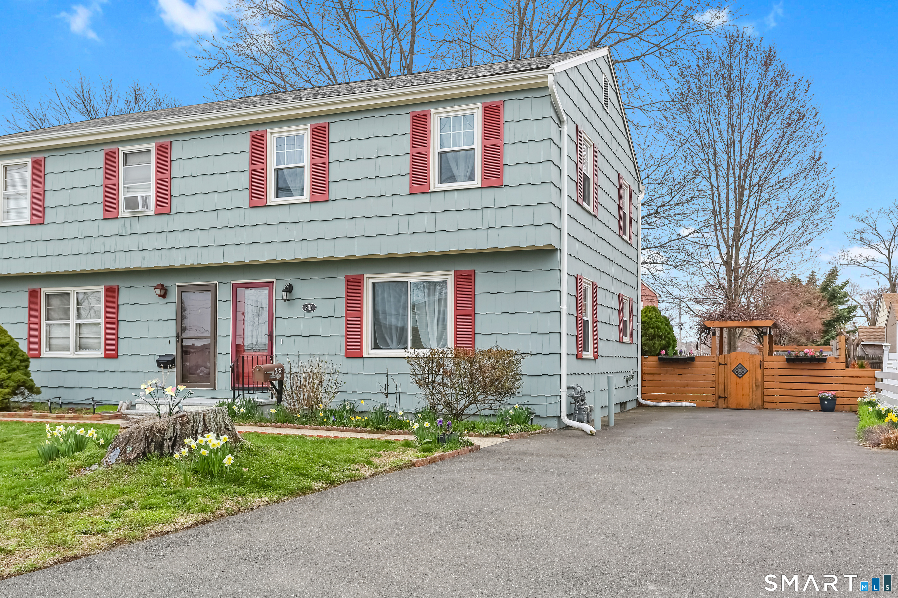 335 Woodend Road Stratford, CT 06615 - Photo 2 of 31