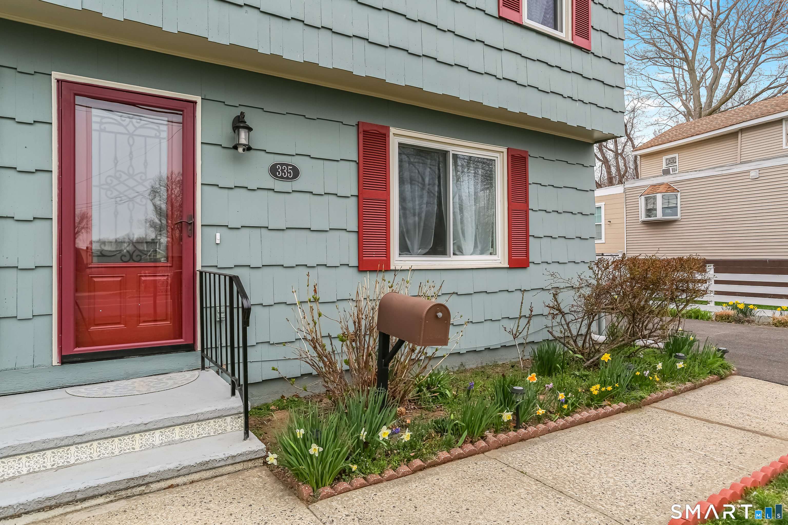 335 Woodend Road Stratford, CT 06615 - Photo 4 of 31