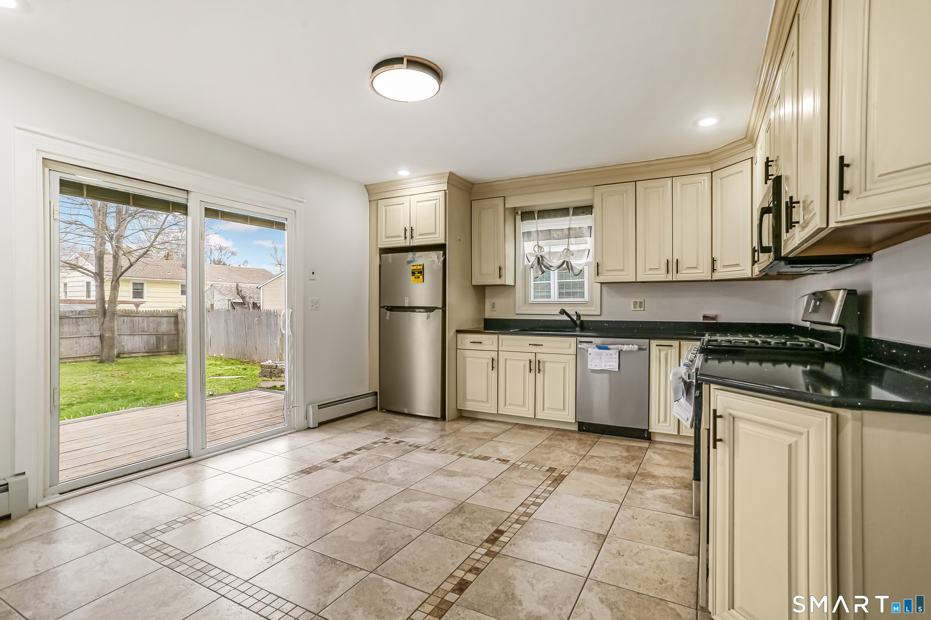 335 Woodend Road Stratford, CT 06615 - Photo 6 of 31