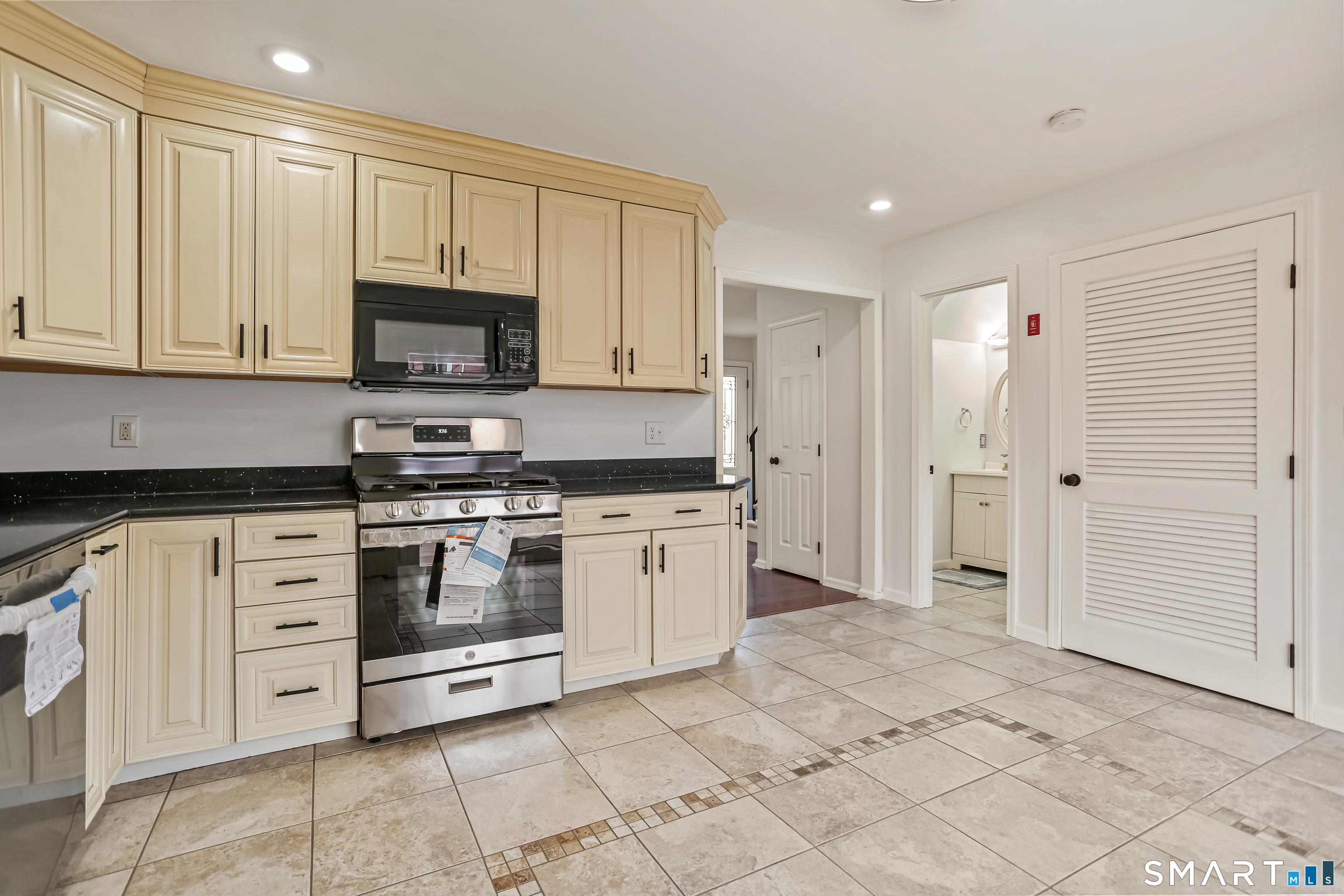 335 Woodend Road Stratford, CT 06615 - Photo 10 of 31