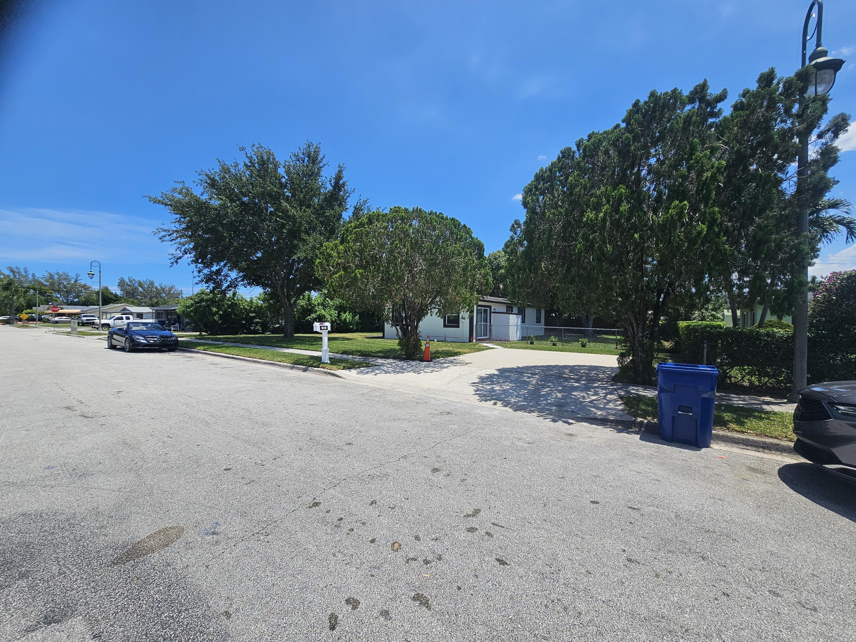 1605 West 10th Street Riviera Beach, FL 33404 - Photo 4 of 52 20260509_140041