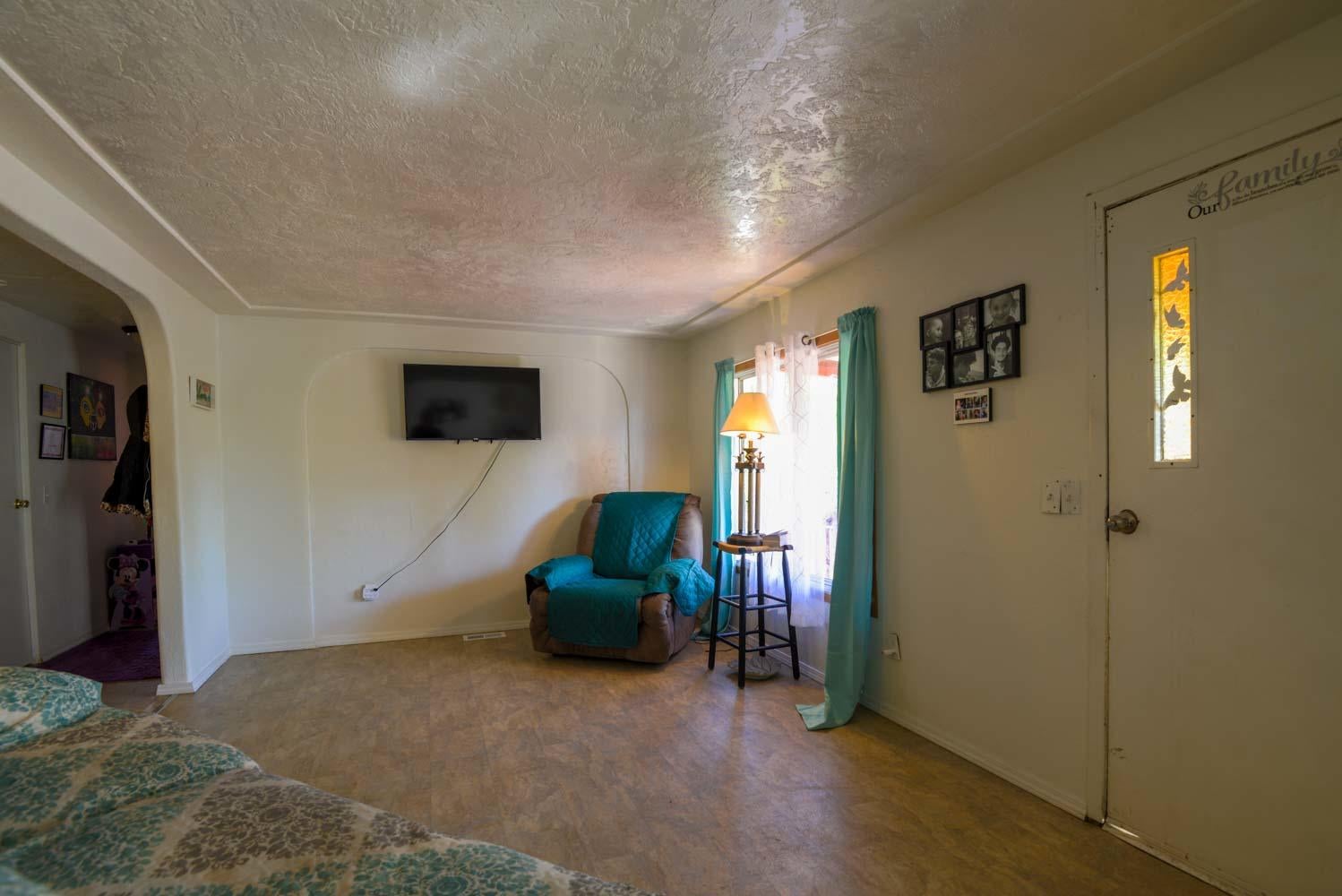 9757 Blackwell Road Central Point, OR 97502 - Photo 4 of 28 _ALB8542-HDR