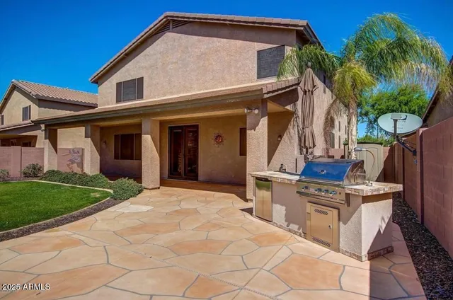 a view of a house with backyard and trees