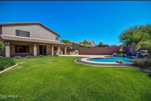 a view of a house with a backyard
