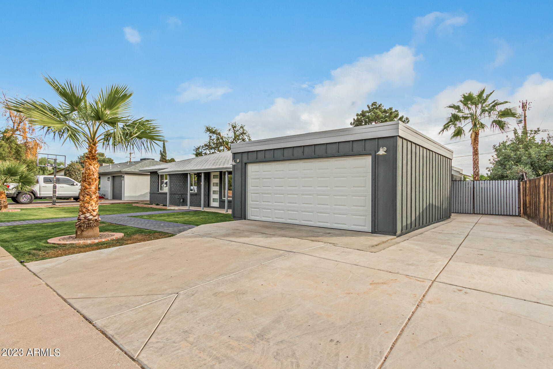 3733 East Piccadilly Road Phoenix, AZ 85018 - Photo 3 of 28 0011-05 - Piccadilly