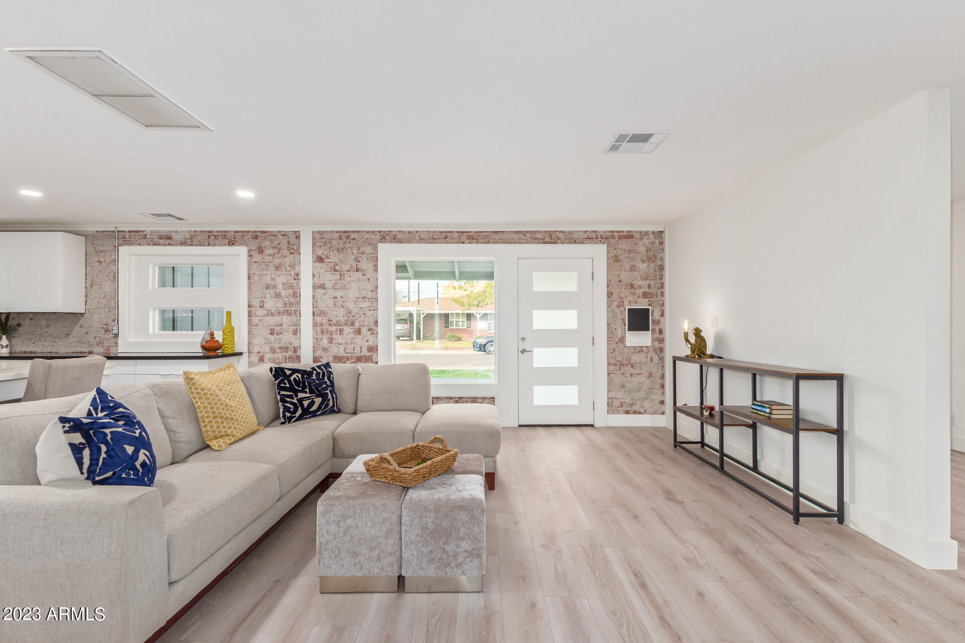3733 East Piccadilly Road Phoenix, AZ 85018 - Photo 4 of 28 0014-07 - Piccadilly