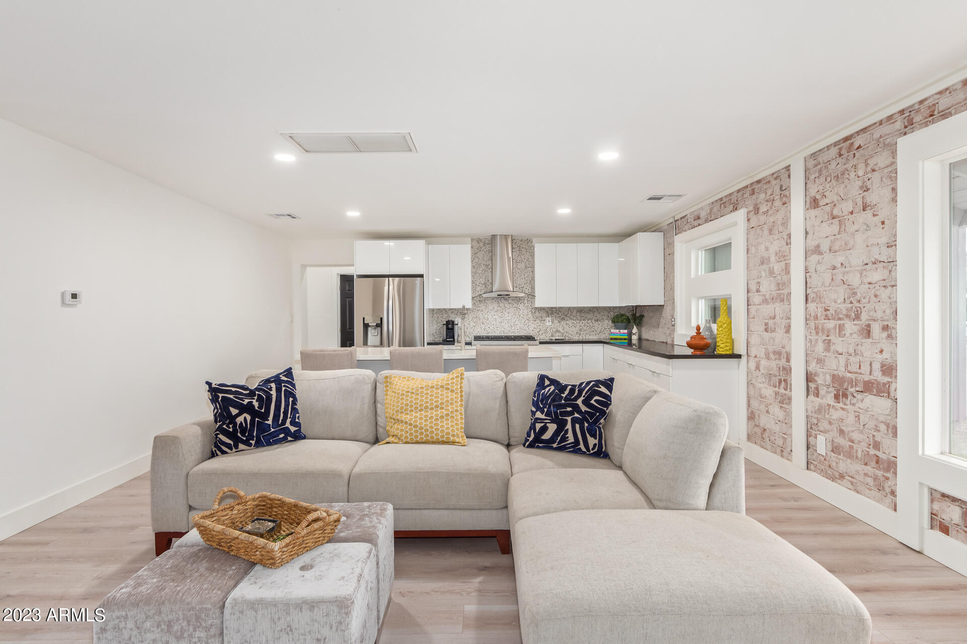 3733 East Piccadilly Road Phoenix, AZ 85018 - Photo 5 of 28 0016-09 - Piccadilly