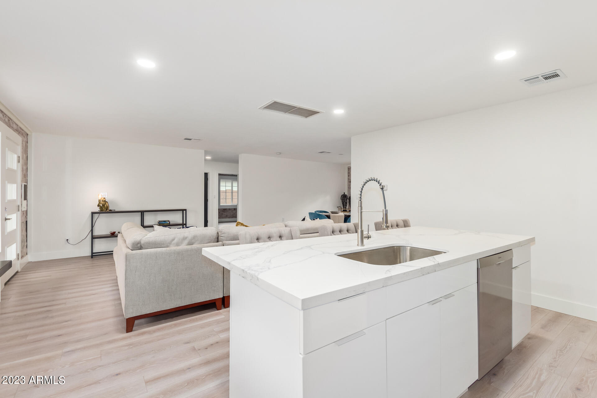 3733 East Piccadilly Road Phoenix, AZ 85018 - Photo 10 of 28 0024-17 - Piccadilly