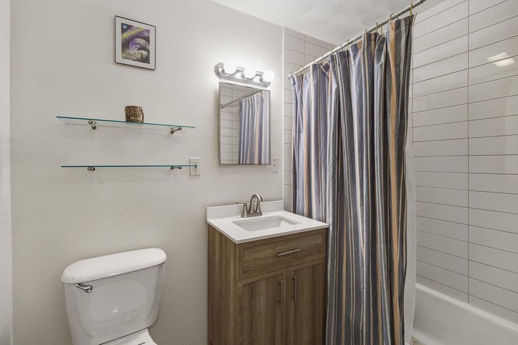 32 Whites Avenue, Unit D65 Watertown, MA 02472 - Photo 9 of 31