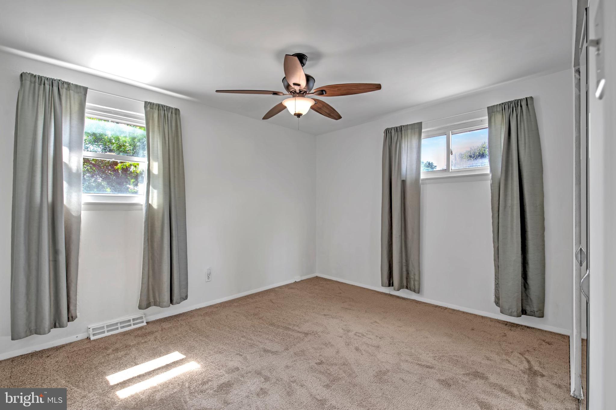 613 Howell Drive Westampton, NJ 08060 - Photo 8 of 18 a view of empty room with ceiling fan