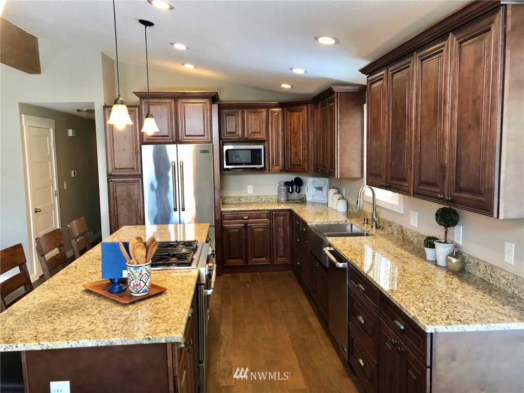 17421 Southeast Covington Sawyer Road Covington, WA 98042 - Photo 6 of 21 Gallery Image 6