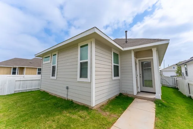 $1,550 | 354 Hortus Drive, Kyle, TX 78640