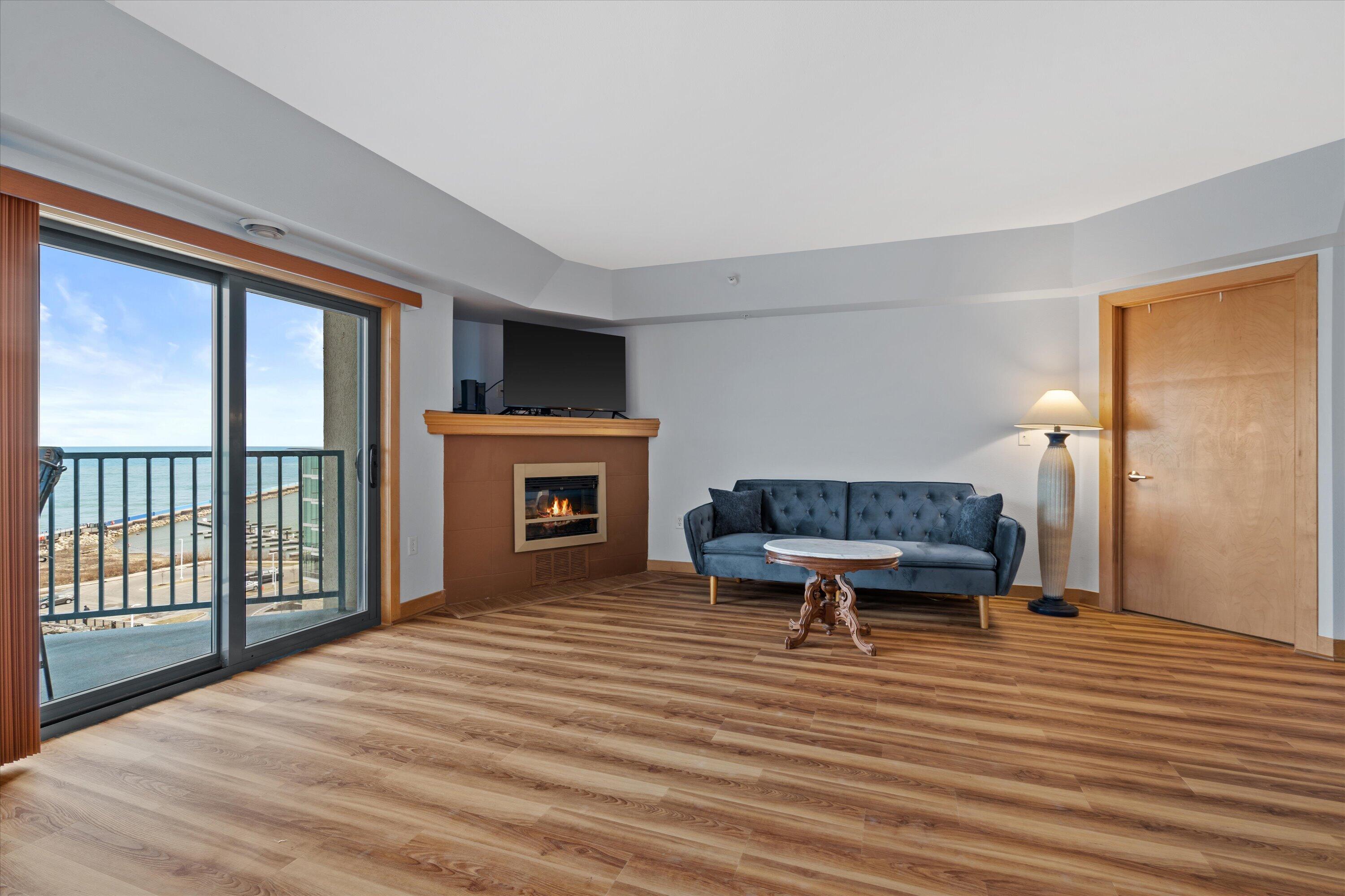 415 Lake Street, Unit 602 Port Washington, WI 53074 - Photo 2 of 20 51-DSC09187