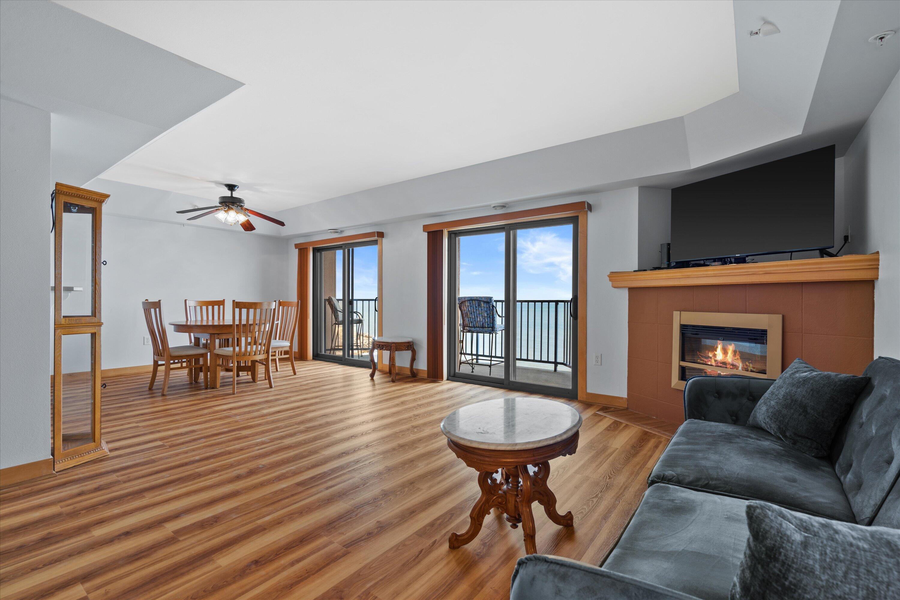 415 Lake Street, Unit 602 Port Washington, WI 53074 - Photo 4 of 20 49-DSC09175
