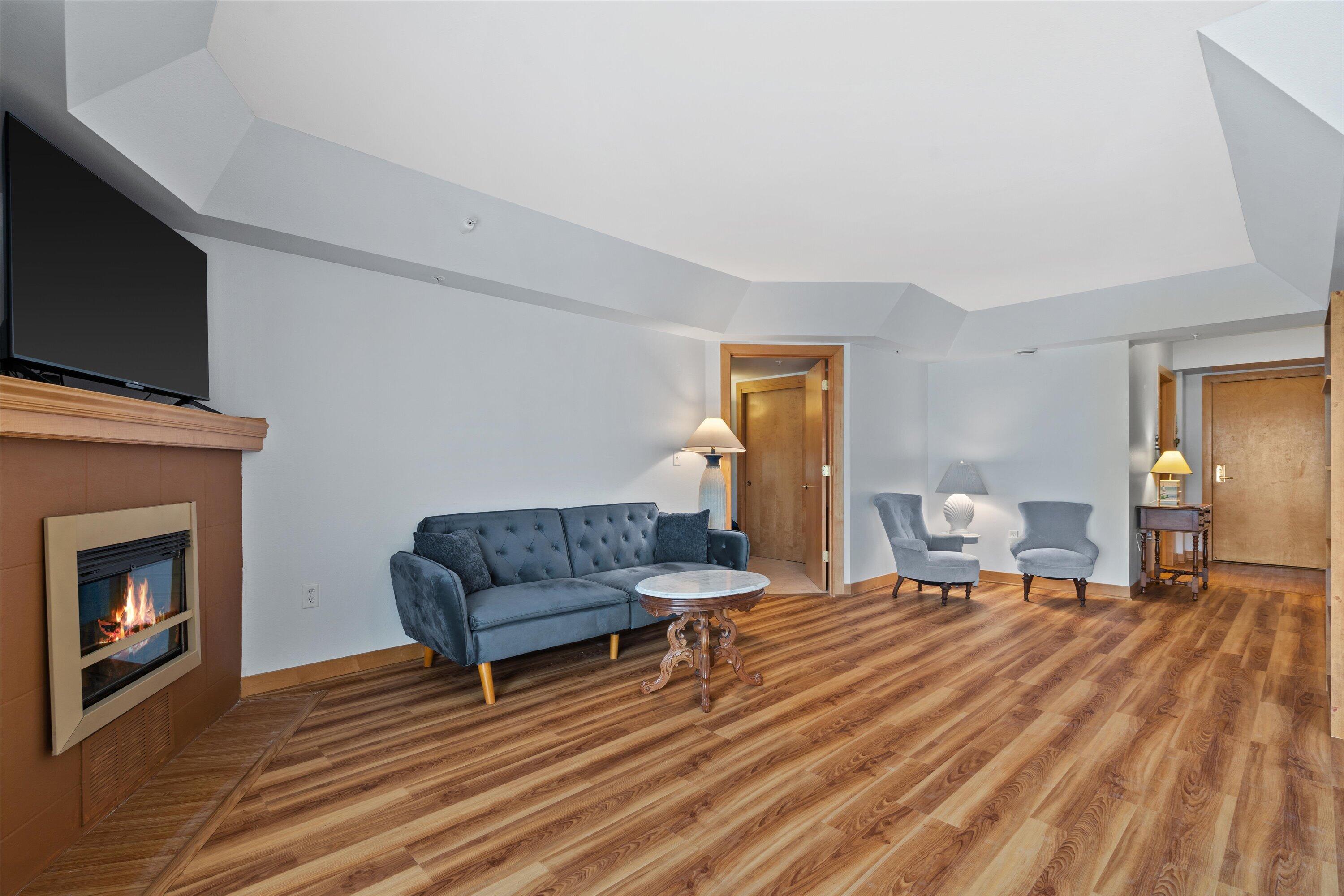 415 Lake Street, Unit 602 Port Washington, WI 53074 - Photo 5 of 20 50-DSC09184