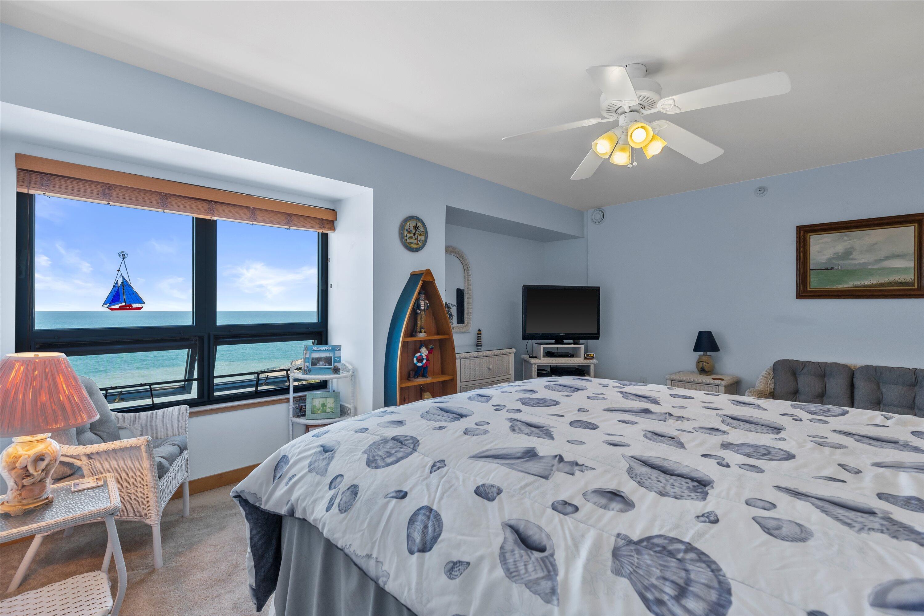 415 Lake Street, Unit 602 Port Washington, WI 53074 - Photo 7 of 20 30-0G8A0379