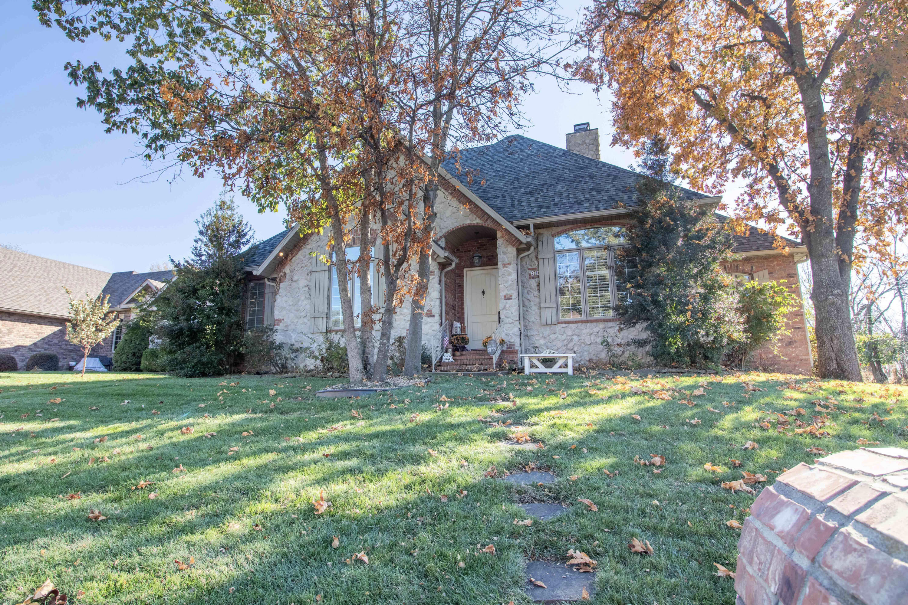 910 East Doubletree Lane Springfield, MO 65810 - Photo 1 of 1 1-910 E