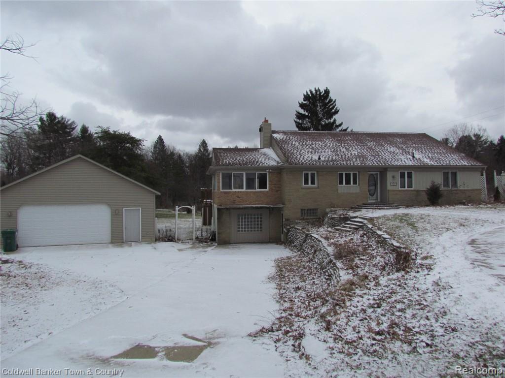 1830 North Eager Road Howell, MI 48855 - Photo 1 of 37 IMG_0077.JPG