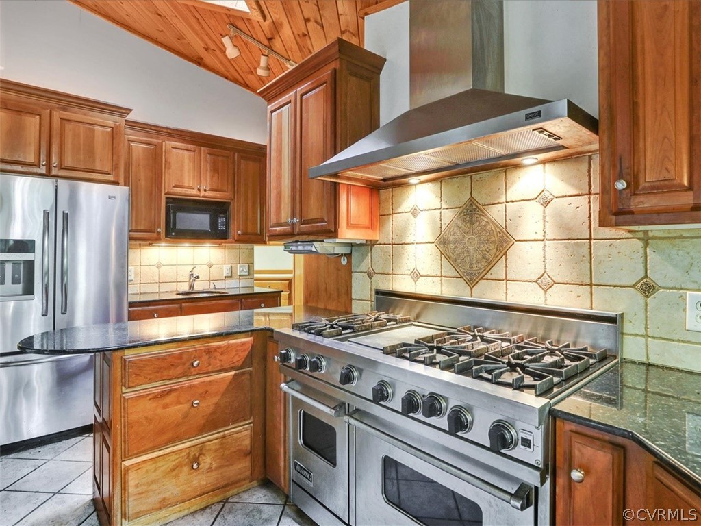 7461 Pine Ridge Road Mechanicsville, VA 23116 - Photo 12 of 42 a kitchen with granite countertop a stove and a refrigerator