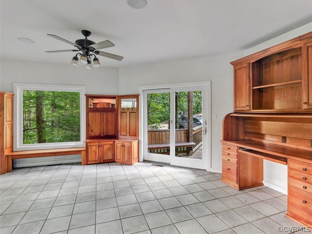 7461 Pine Ridge Road Mechanicsville, VA 23116 - Photo 15 of 42 a view of a electric appliances and a living room