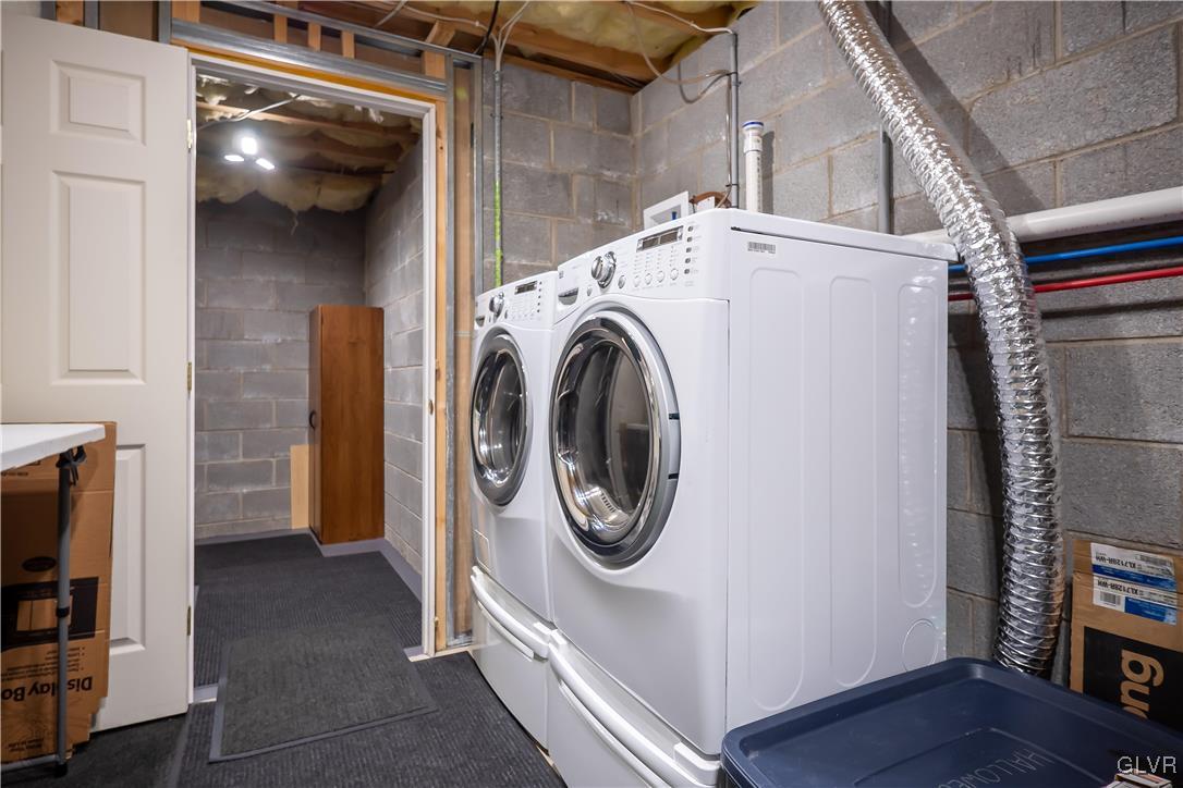 110 Deer Run Road Stroudsburg, PA 18360 - Photo 35 of 50 a utility room with dryer and washer