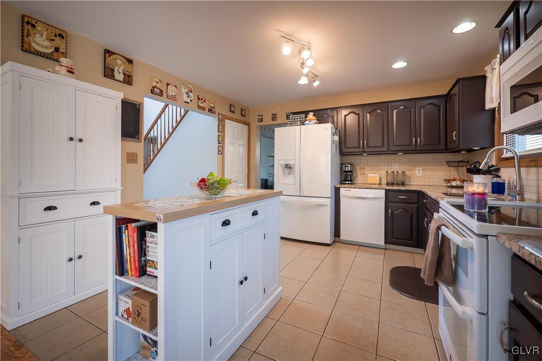 110 Deer Run Road Stroudsburg, PA 18360 - Photo 4 of 50 a kitchen with a sink refrigerator and cabinets