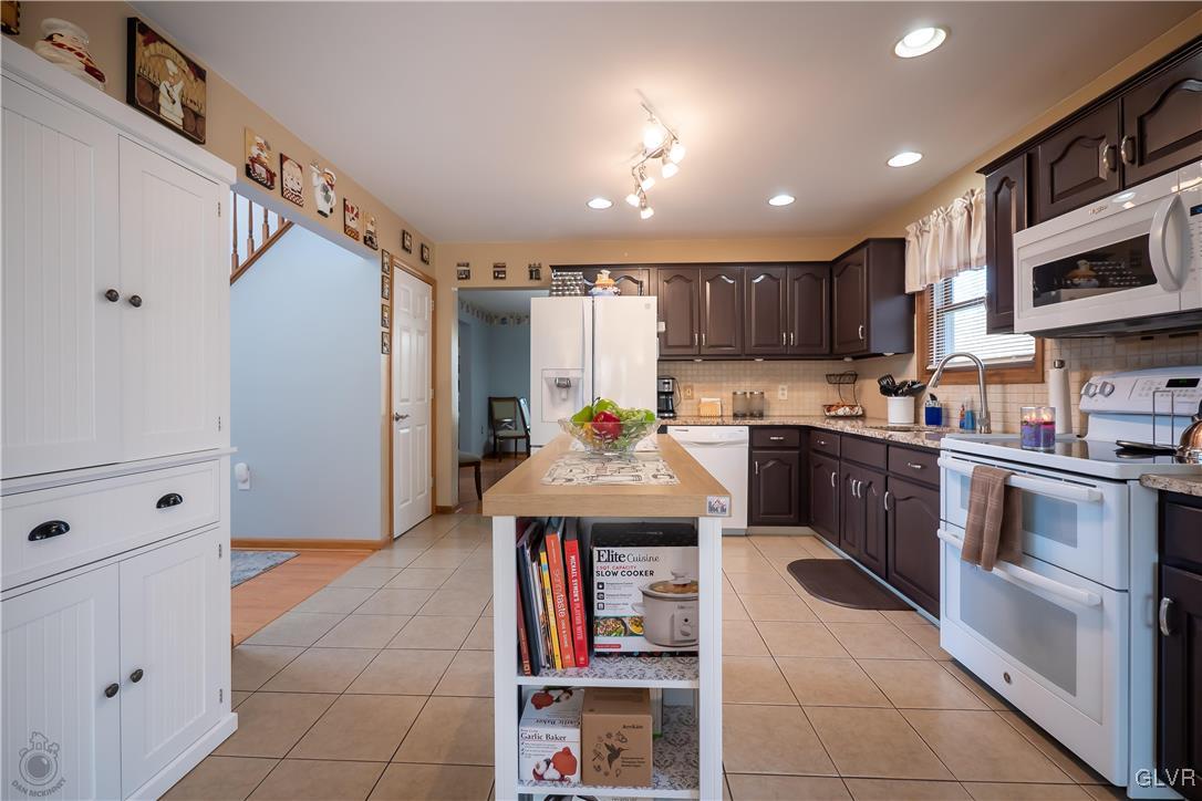 110 Deer Run Road Stroudsburg, PA 18360 - Photo 5 of 50 a kitchen with stainless steel appliances granite countertop a refrigerator and a stove top oven