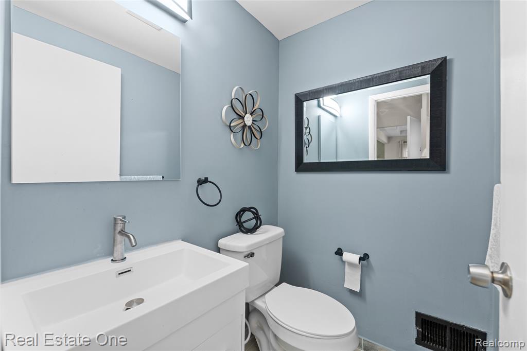 4931 Calvert Drive Troy, MI 48085 - Photo 7 of 31