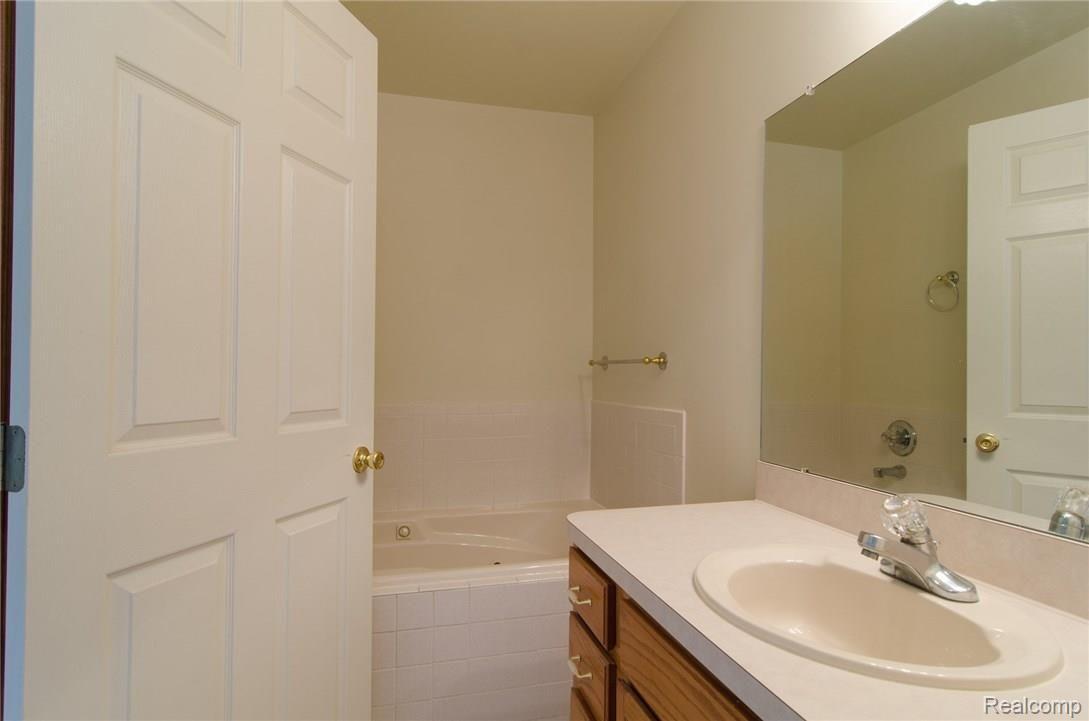 26005 King Road Romulus, MI 48174 - Photo 15 of 31 14.jpg