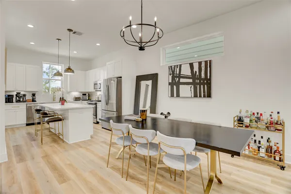 $2,800 | 2013 Cochran Street, Houston, TX 77009