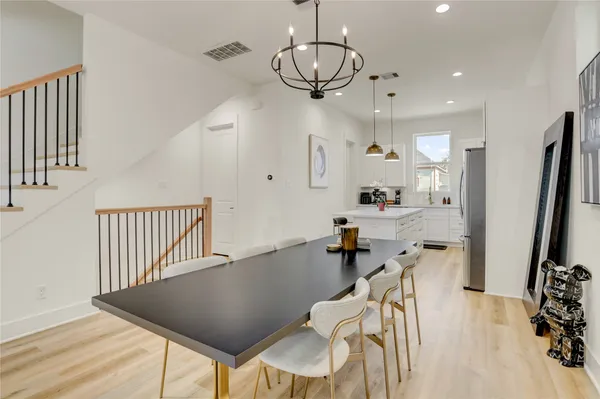 $2,800 | 2013 Cochran Street, Houston, TX 77009