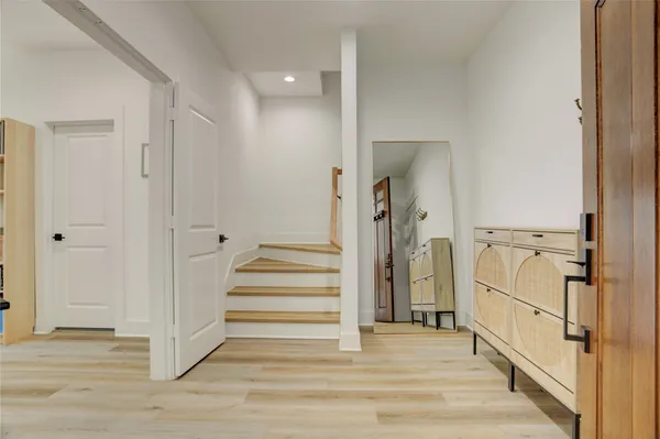 $2,800 | 2013 Cochran Street, Houston, TX 77009