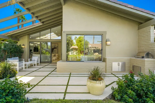 $1,075,000 | 198 Green Mountain Drive, Palm Desert, CA 92211