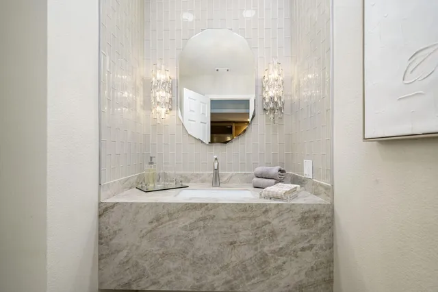 $1,075,000 | 198 Green Mountain Drive, Palm Desert, CA 92211