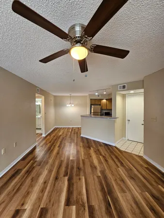 $1,600 | 1401 Village Boulevard, Unit 413, West Palm Beach, FL 33409