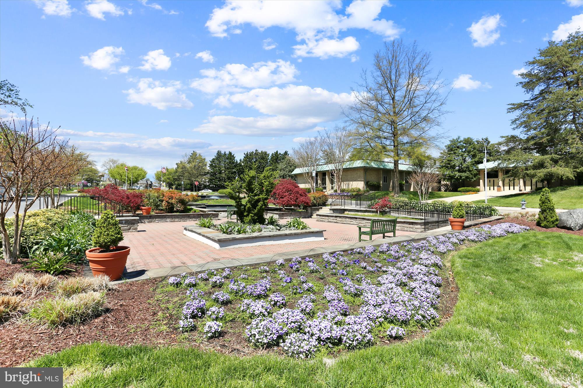 15205 Tottenham Terrace, Unit 24B Silver Spring, MD 20906 - Photo 28 of 33 a view of a garden with houses