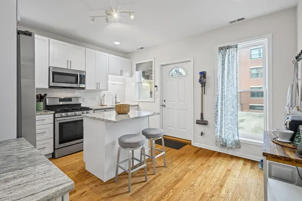 $405,000 | 4510 South Greenwood Avenue, Unit 2, Chicago, IL 60653