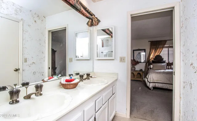 a en suite bathroom with sink and mirror