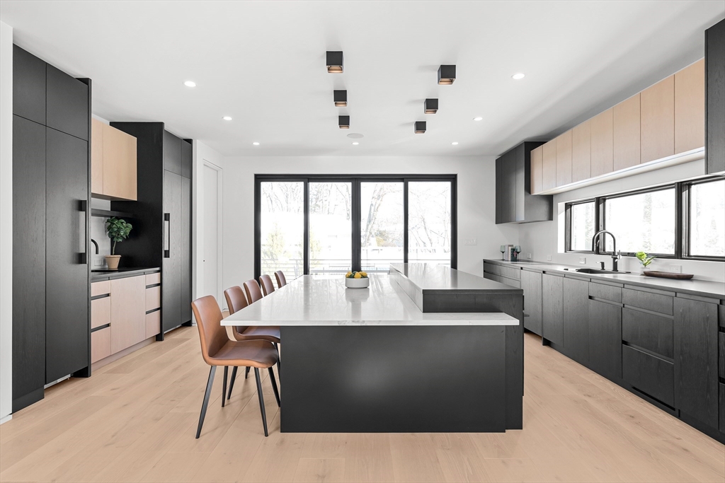 95 Deerfield Road Needham, MA 02492 - Photo 7 of 41