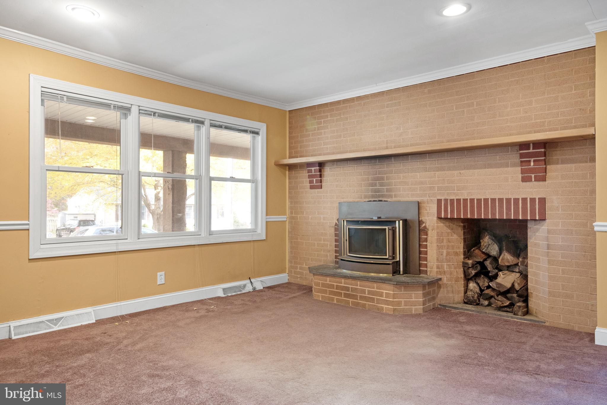 13219 Pine Road Bowie, MD 20720 - Photo 8 of 34 Large picture window