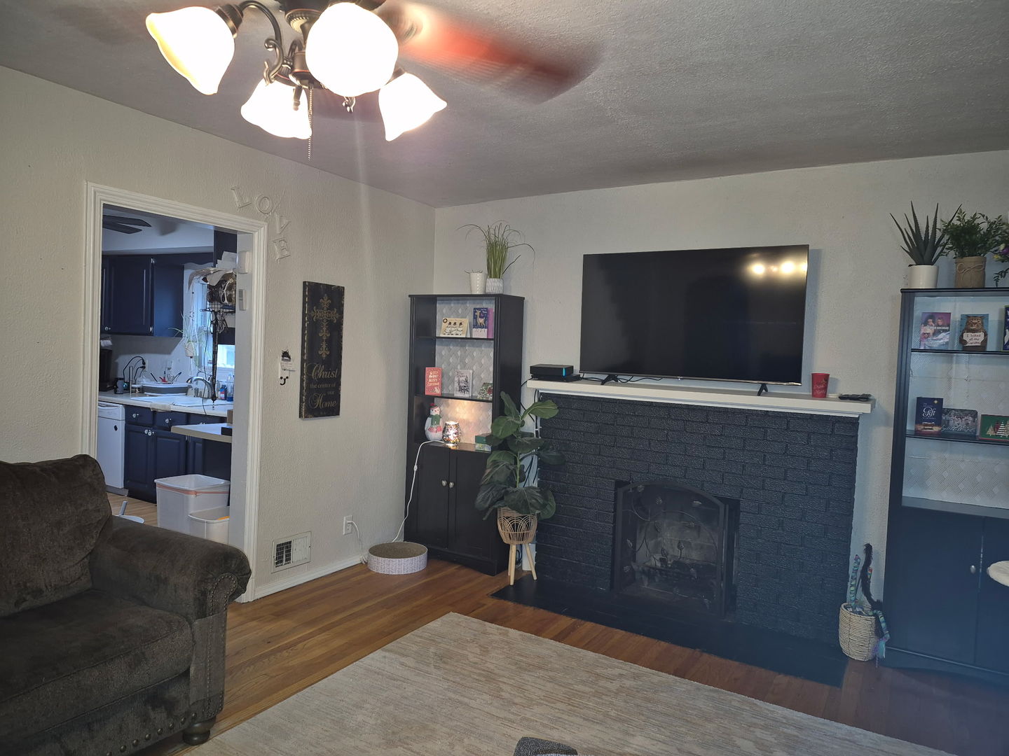 863 West Williams Street Kankakee, IL 60901 - Photo 4 of 14 a living room with furniture and a flat screen tv