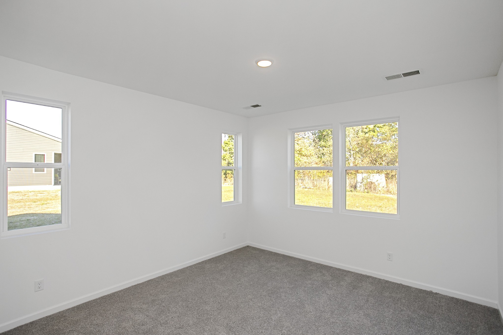 702 West Chestnut Street Dickson, TN 37055 - Photo 25 of 37 an empty room with windows