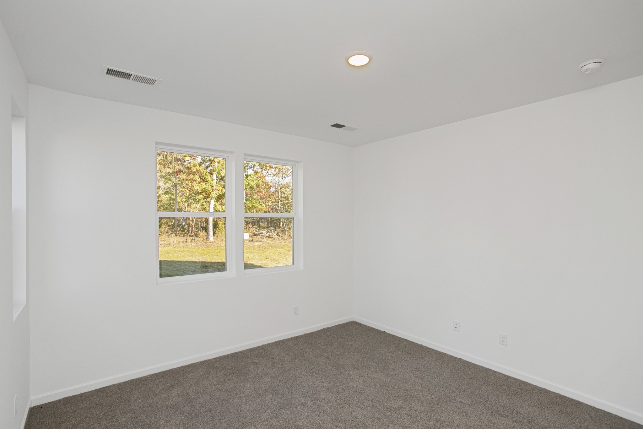 702 West Chestnut Street Dickson, TN 37055 - Photo 27 of 37 an empty room with a window