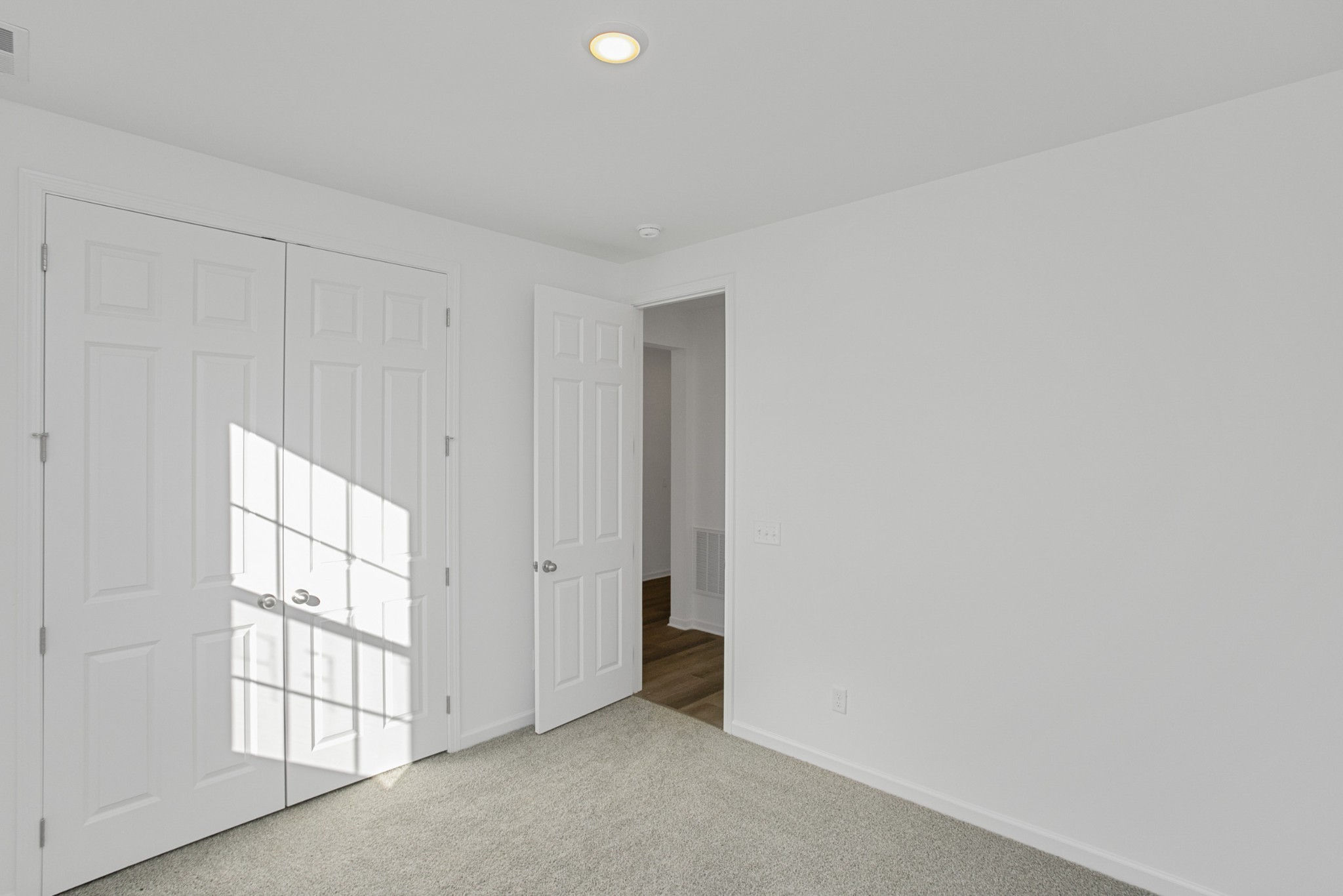 702 West Chestnut Street Dickson, TN 37055 - Photo 5 of 37 an empty room with windows