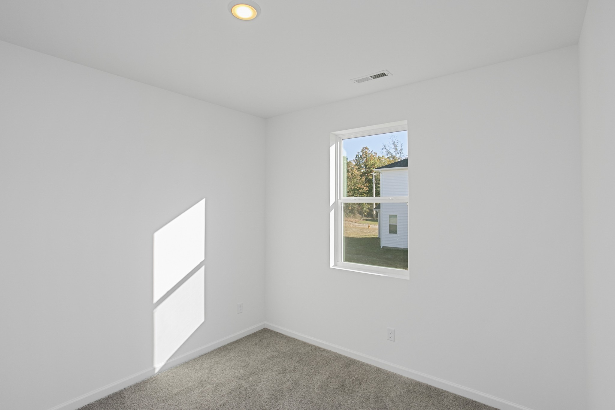 702 West Chestnut Street Dickson, TN 37055 - Photo 7 of 37 an empty room with windows
