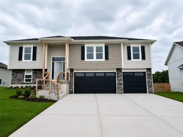$439,900 | 1906 Owen Drive, Pleasant Hill, MO 64080